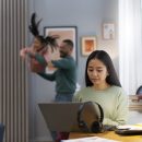 medium-shot-woman-working-from-home